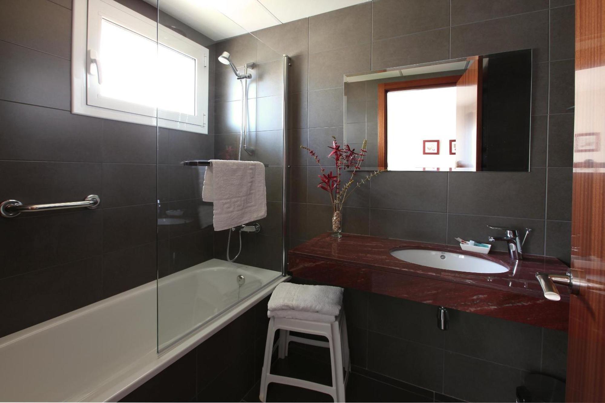 Hotel Marblau Tossa ตอสซาเดมาร์ ภายนอก รูปภาพ
