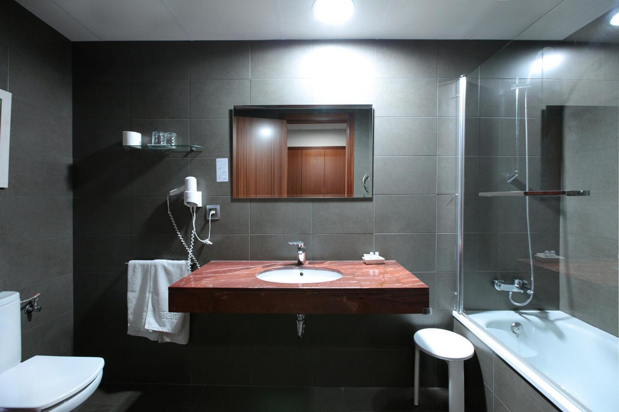 Hotel Marblau Tossa ตอสซาเดมาร์ ภายนอก รูปภาพ
